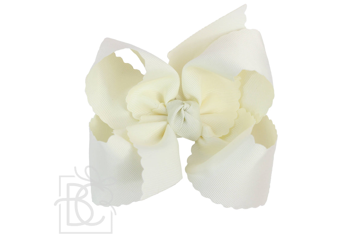 SCALLOPED EDGE BOW: Antique White