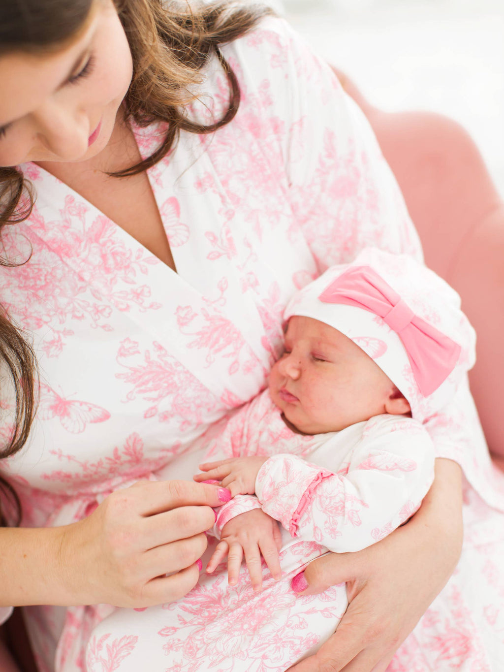 SoftSnooze™ Baby Girls Bamboo Viscose Bubblegum Butterfly Garden Toile Ruffle Knotted Sleep Gown & Bow Hat Set